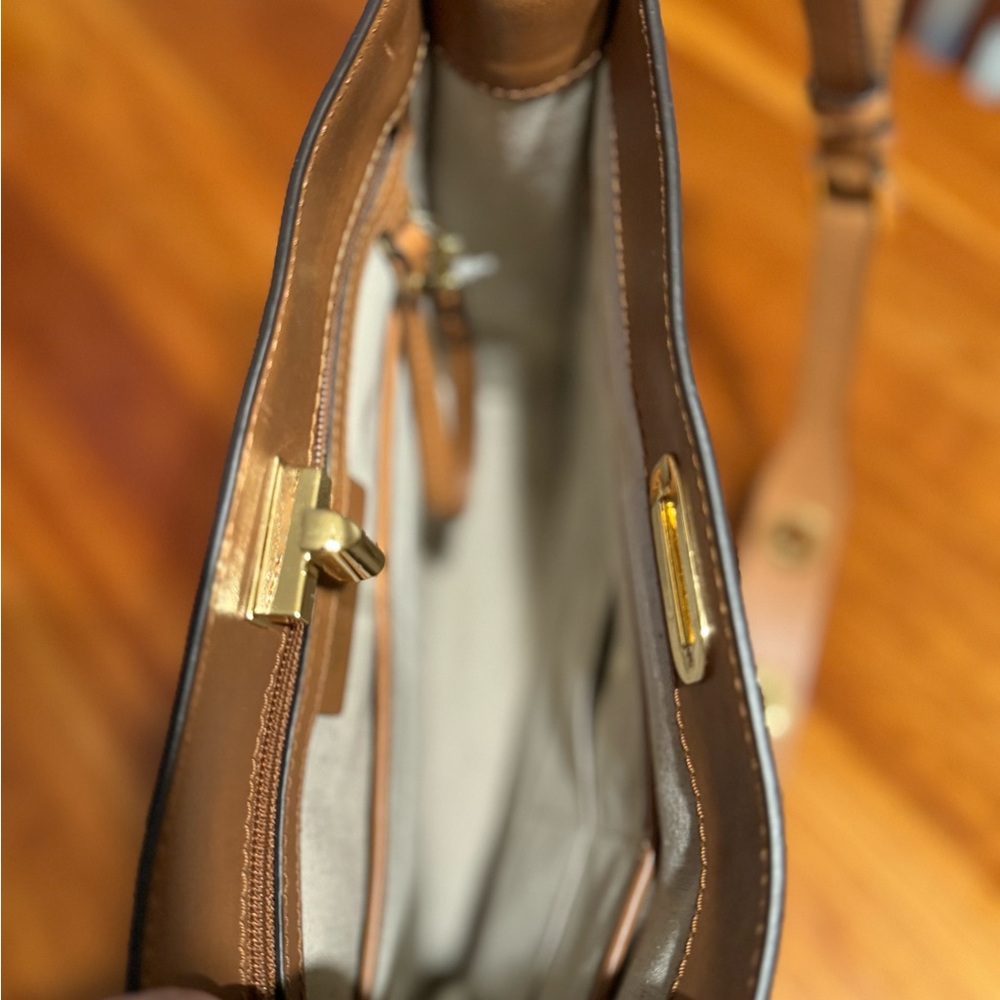Michael Kors beautiful tan handbag - Picture 11 of 16